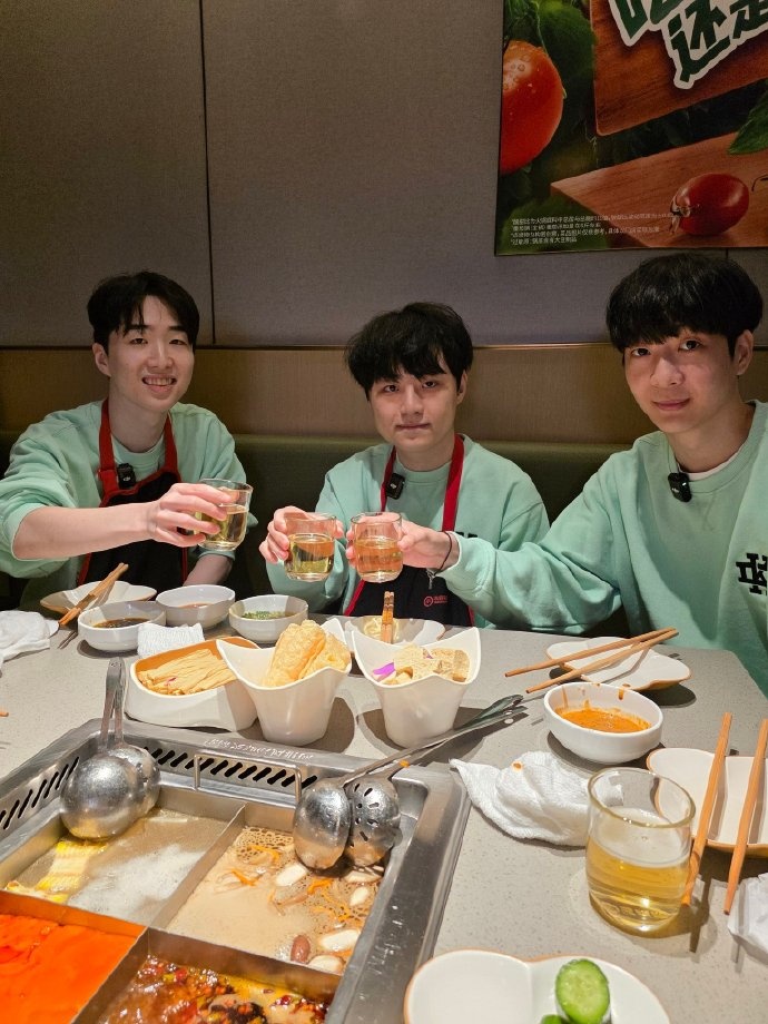 DK三人组聚餐：由衷感谢安排周全的Riot/LCK/LPL以及中国安保人员